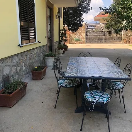 Giantonia Apartment *